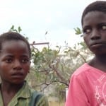 2-piger Zimbabwe maj 2009